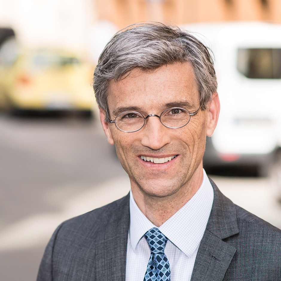 Milbank LLP Dr. Christoph RothenfuÃer