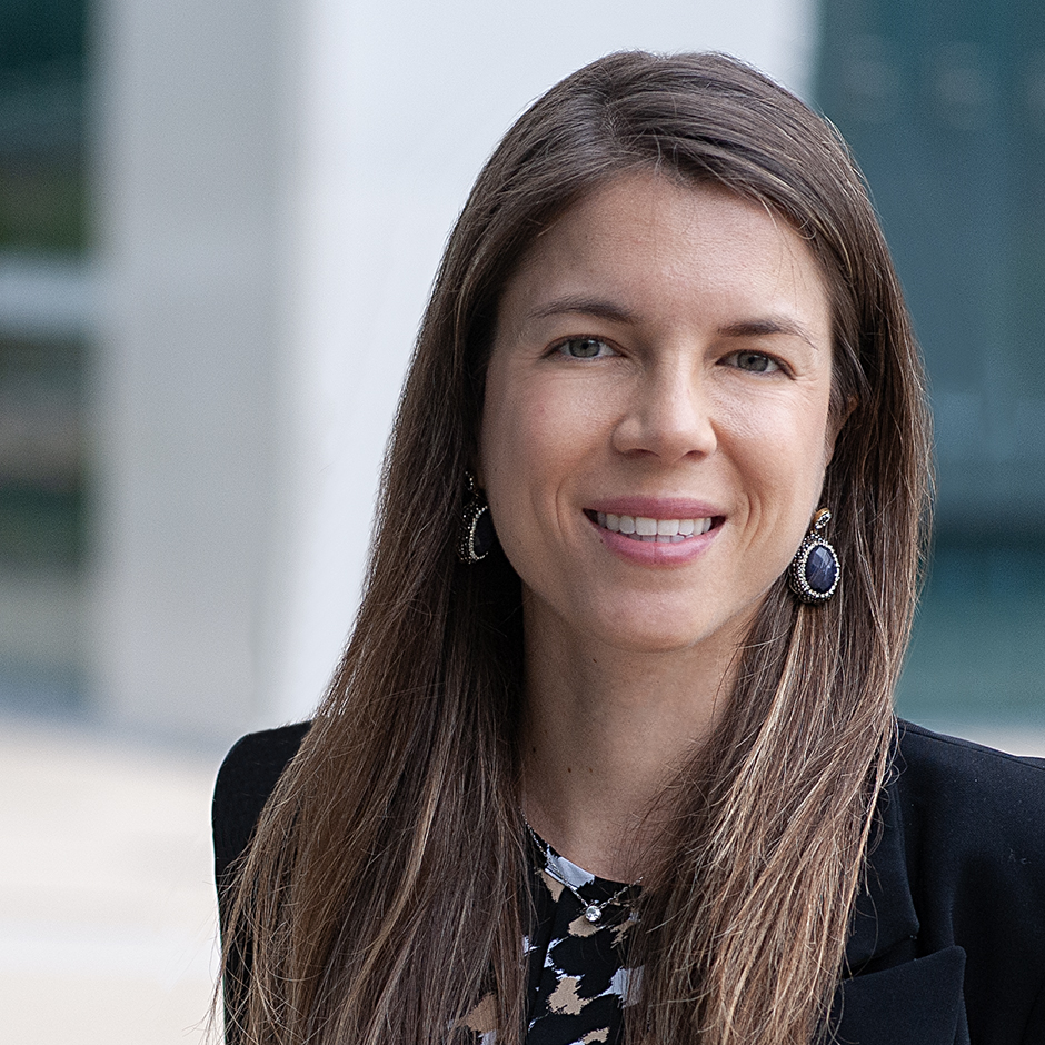 Daniela  Tapia Devia, Finance Lawyer, Milbank Premier Lawyer International Law Firm Lawyer