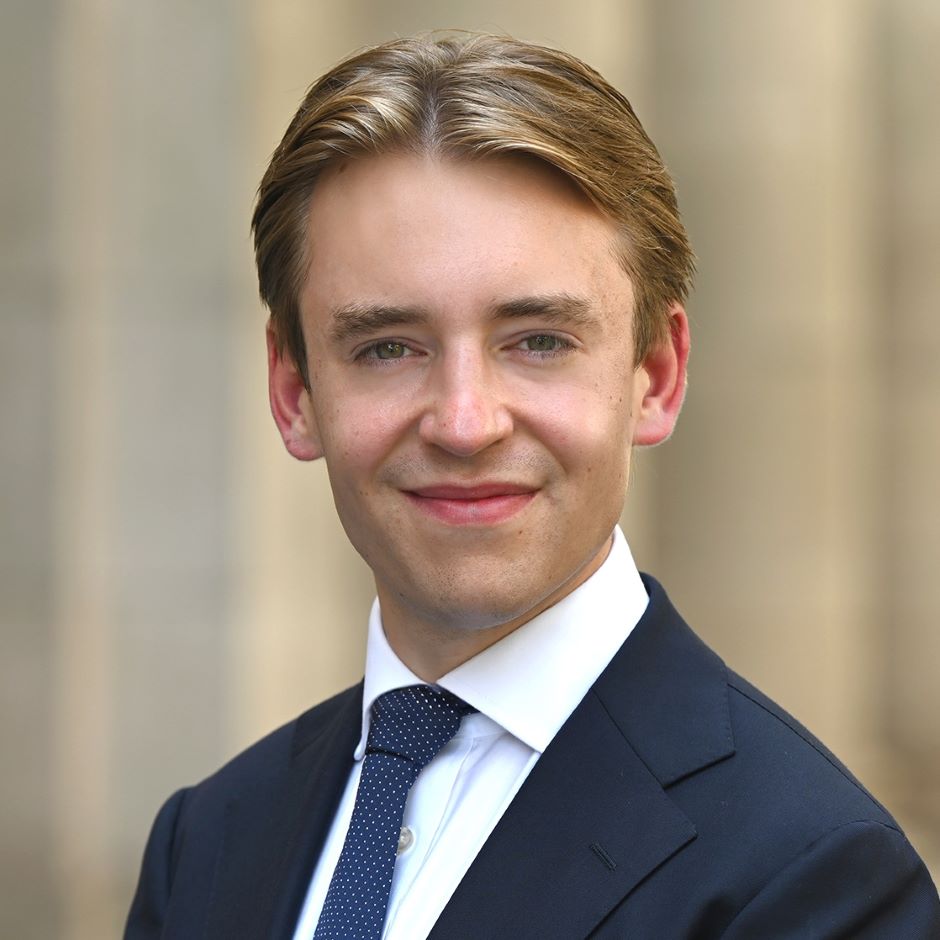 Ben Hewett, Corporate Lawyer, Milbank Premier Lawyer International Law Firm Lawyer