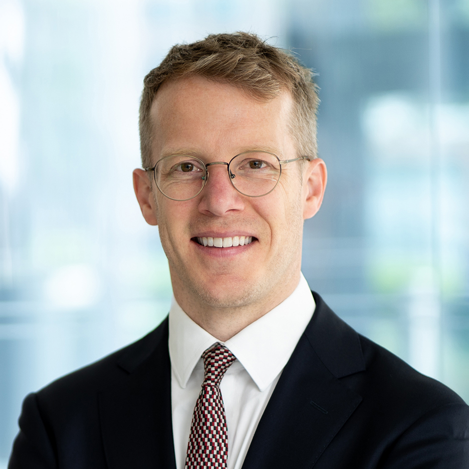 James Simpson, Banking and Leveraged Finance Lawyer, Milbank Premier Lawyer International Law Firm Lawyer