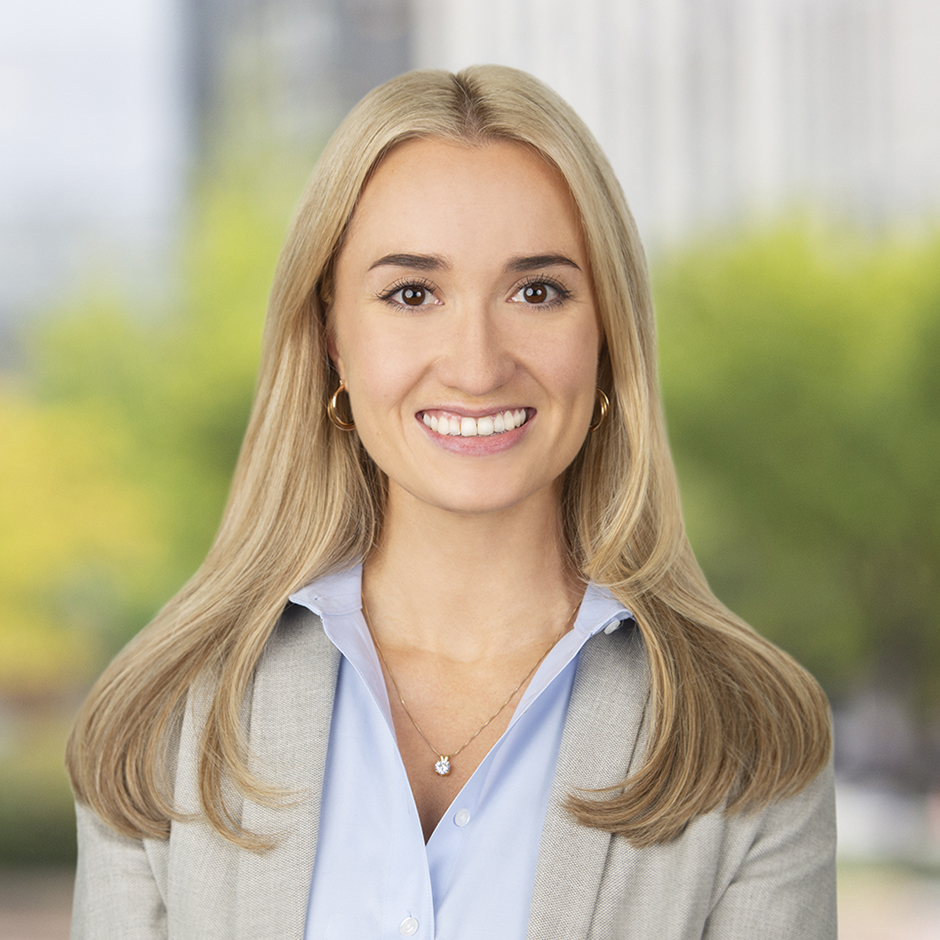 Elizabeth Fly headshot