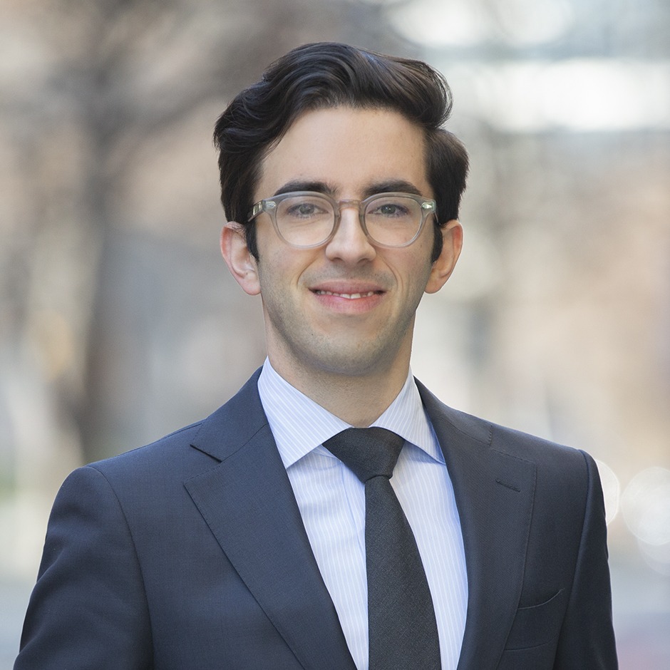 Ezra Louviz Headshot